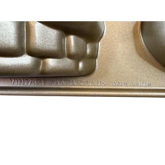 Nordic Ware 3D Vintage Santa Claus Cake Pan 10 Cups Gold Old Christmas USA - Picture 4 of 4